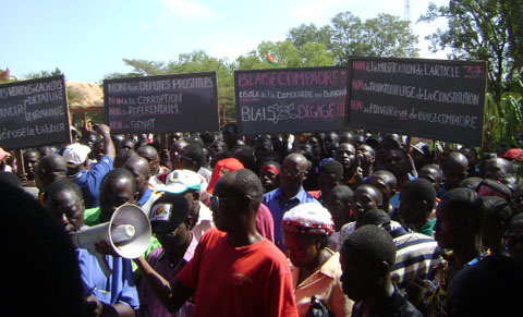 Marche contre la révision de l’article 37 : Impressionnante mobilisation à Banfora, paralysie  des services à Sindou